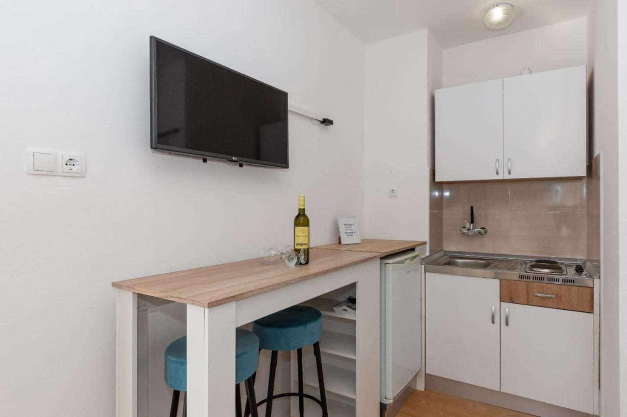 Apartments Tolic Biograd Na Moru Exterior photo